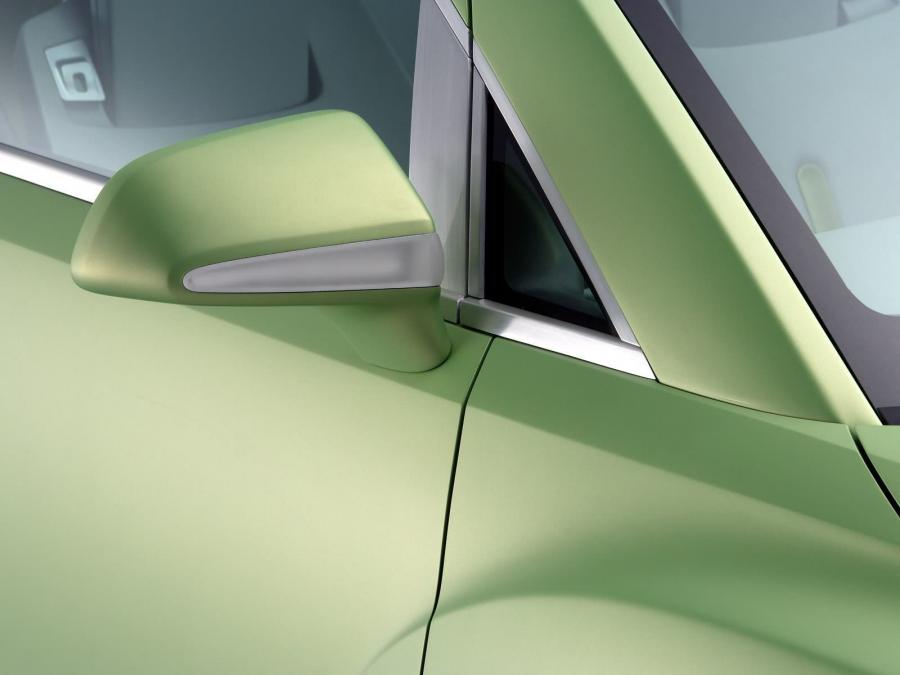  Toyota Urban Cruiser Concept 2006 года  (фото 23 из 34)